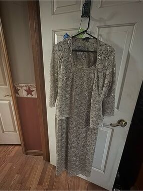 r&m richards sleeveless beaded v-neck dress and jacket R&M Richards Womens Sequined Mesh Evening Dress Black 16